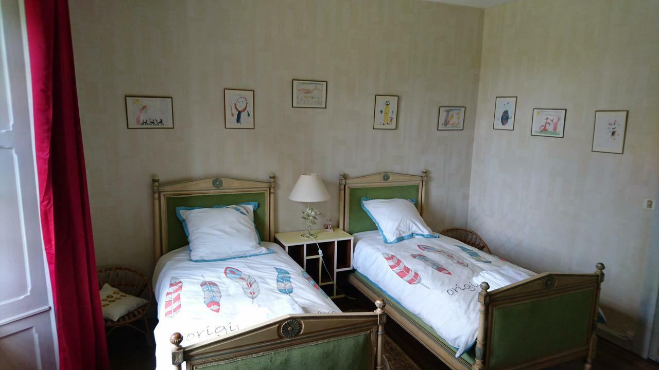 Pierre Deluen Domaine De La Grange De Quaire Bed & Breakfast Chassenon Exterior photo