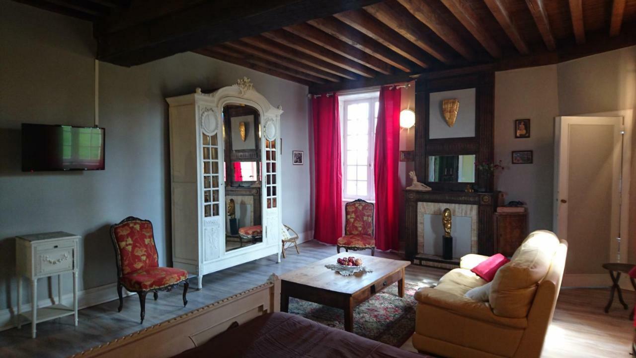 Pierre Deluen Domaine De La Grange De Quaire Bed & Breakfast Chassenon Exterior photo